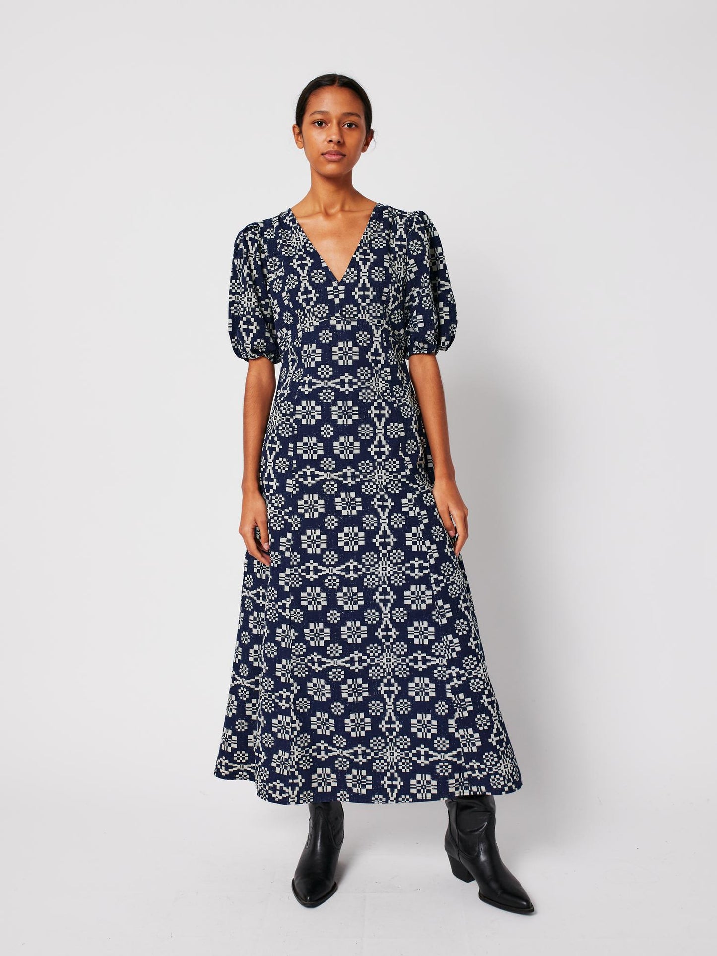 Kaleidoscope pattern evase v-neck dress