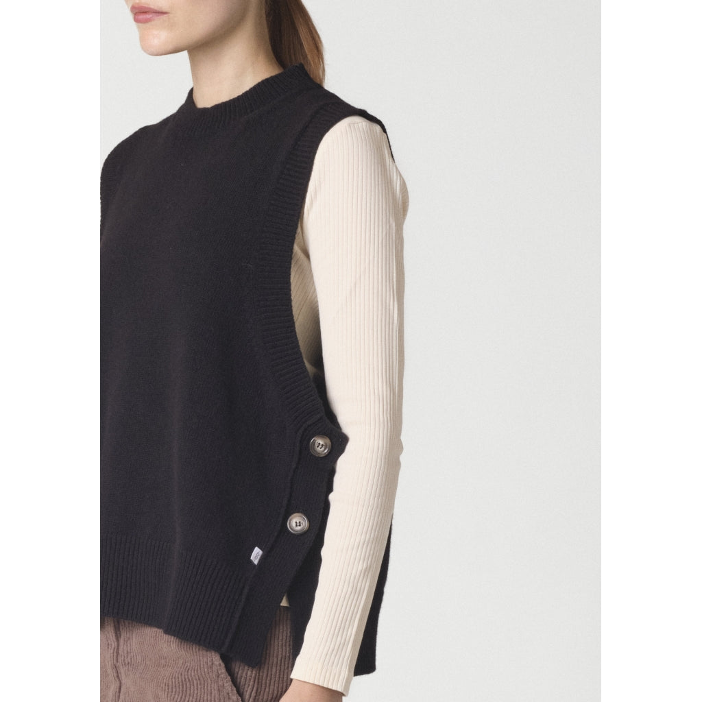 Nala knit vest