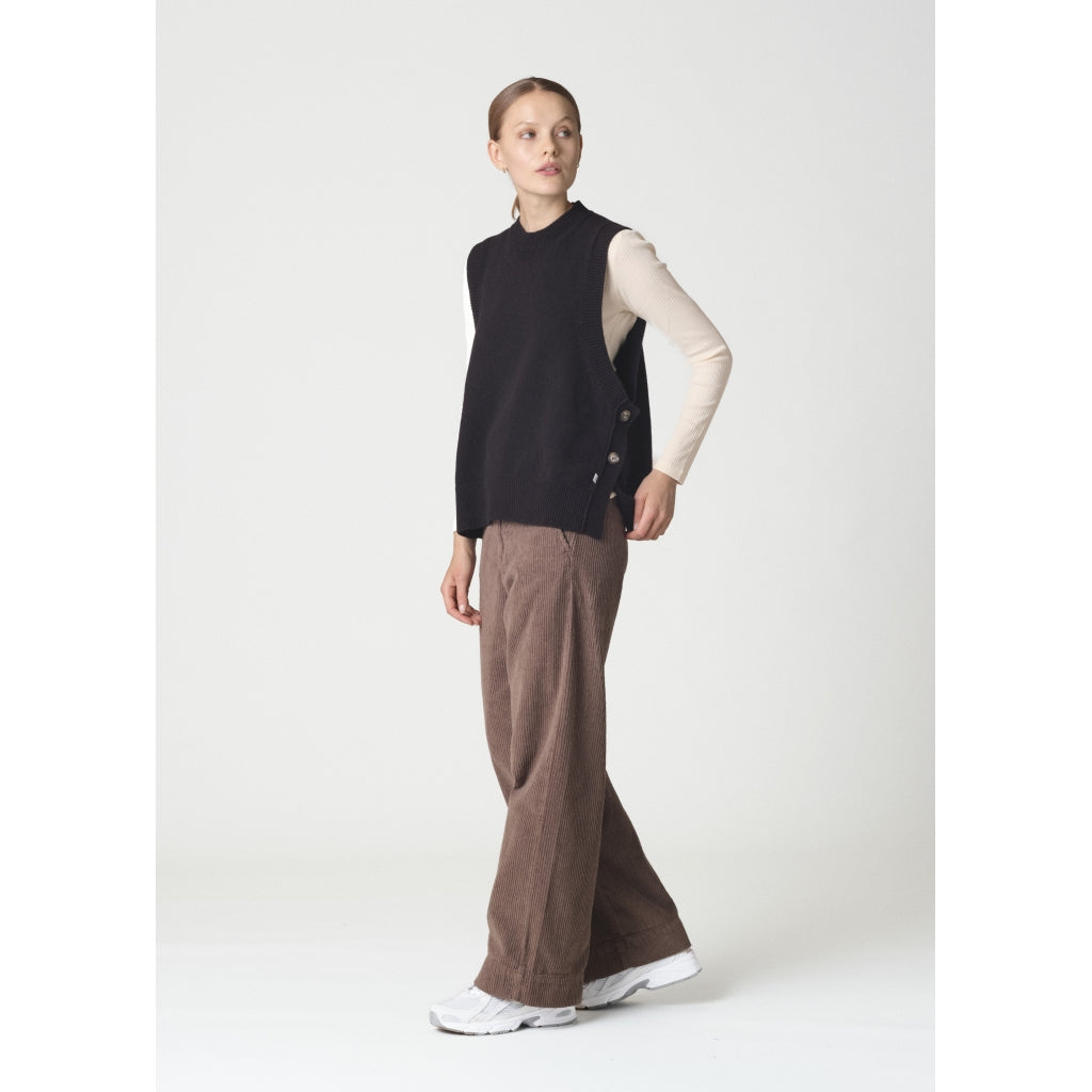 Nala knit vest
