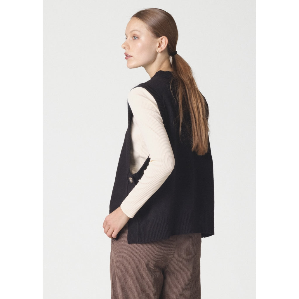 Nala knit vest
