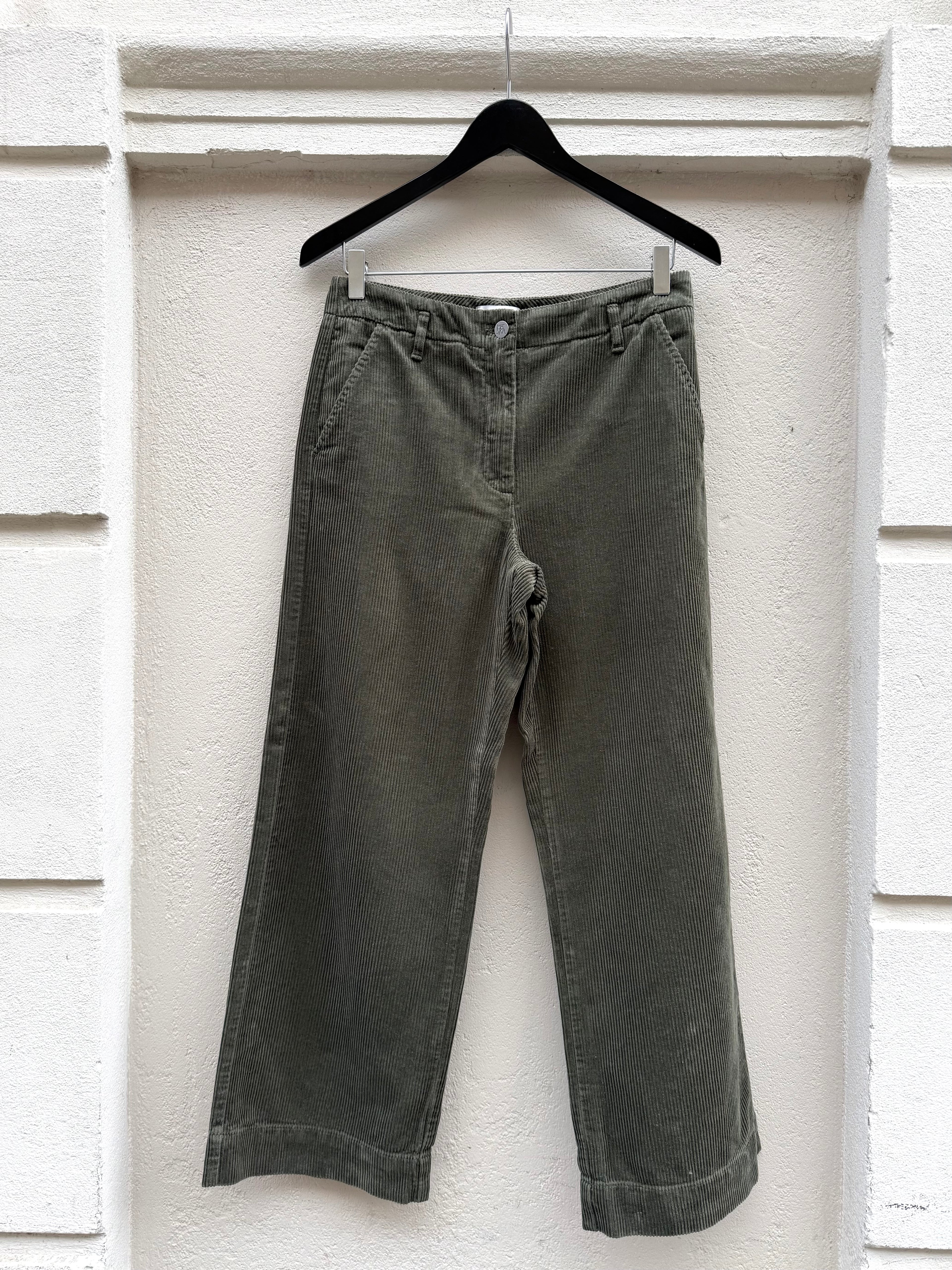 Lail - organic cotton corduroy trouser