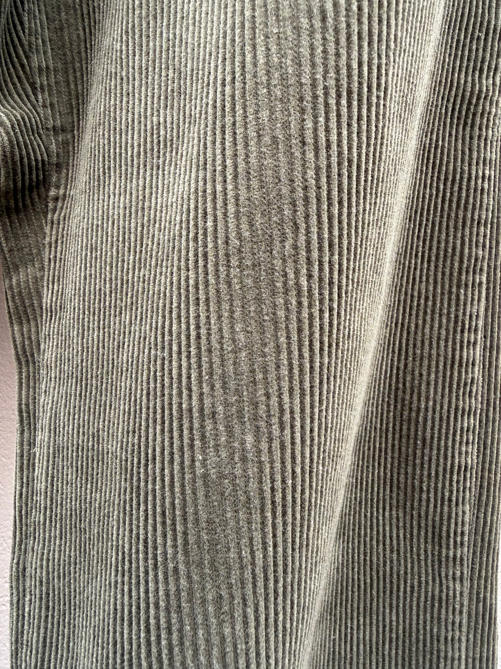Lail - organic cotton corduroy trouser