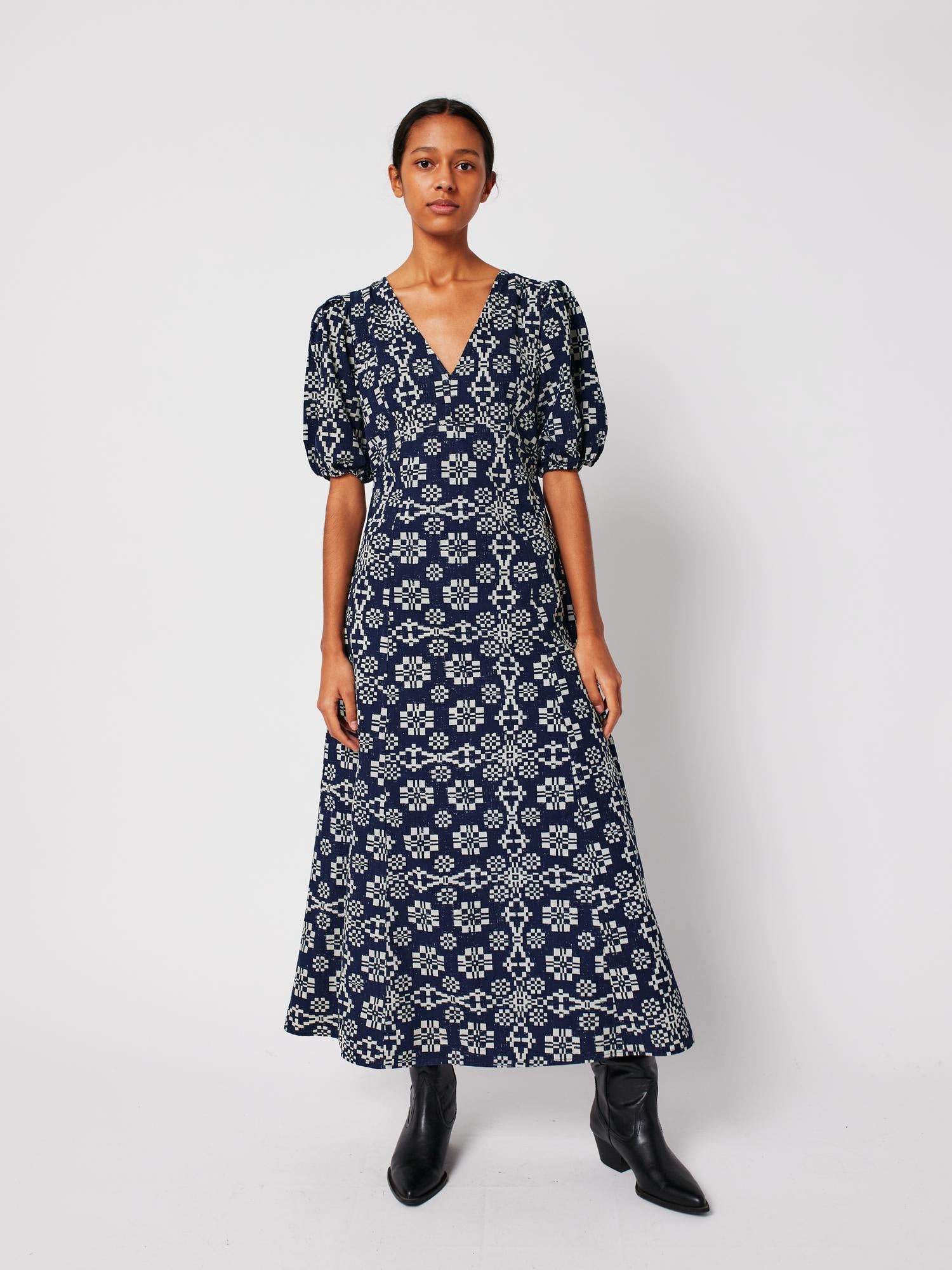 Kaleidoscope pattern evase v-neck dress