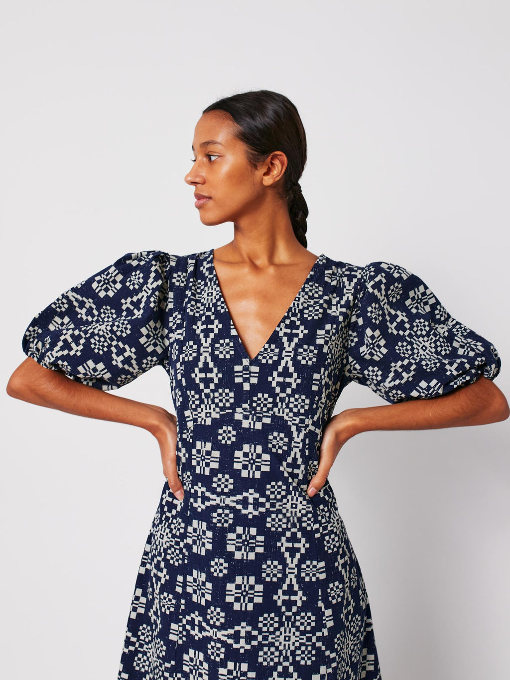 Kaleidoscope pattern evase v-neck dress
