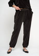 Indlæs billede til gallerivisning Mally sweatpants velvet dark brown
