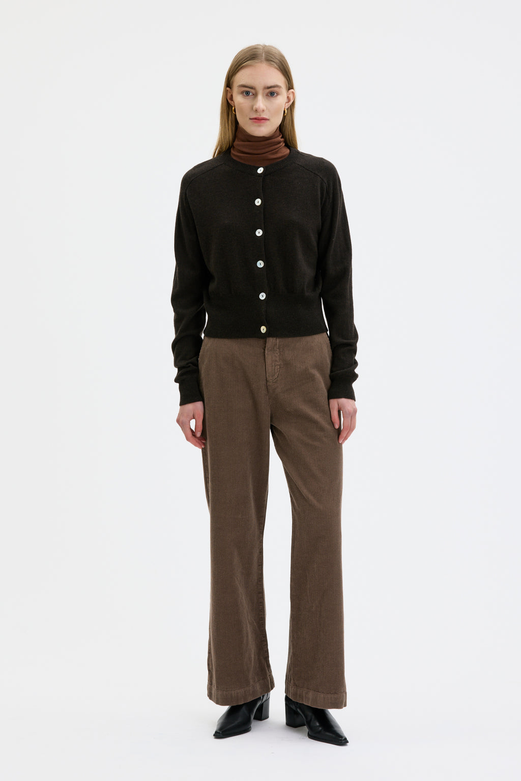 Malou - fine knitted crewneck cardigan