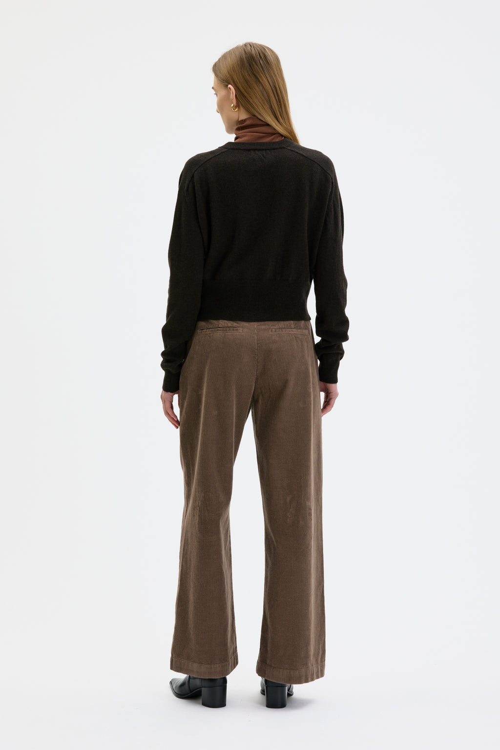 Malou - fine knitted crewneck cardigan