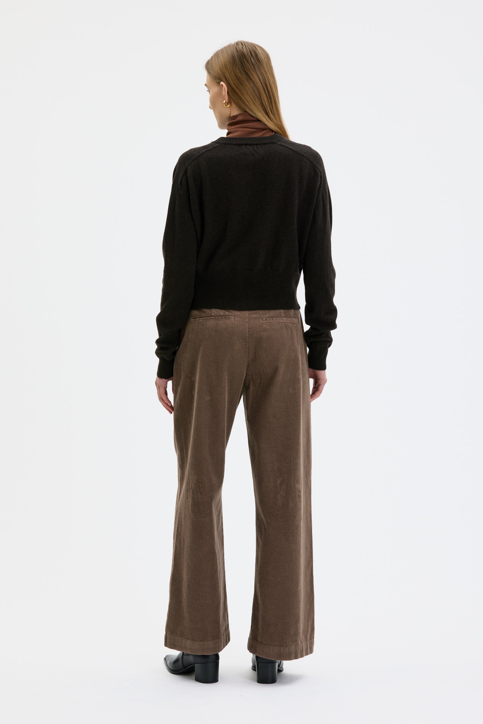 Malou - fine knitted crewneck cardigan