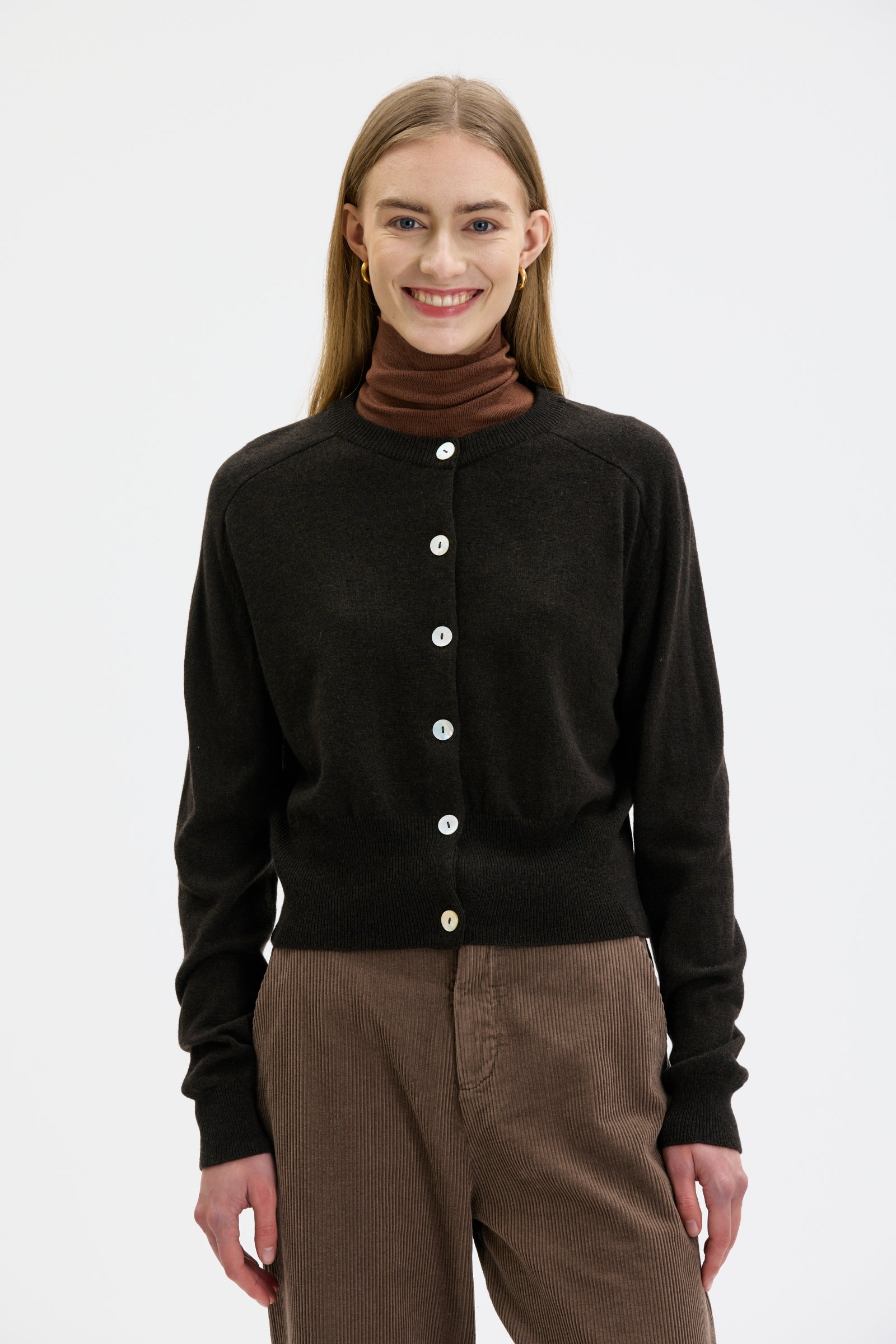 Malou - fine knitted crewneck cardigan